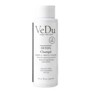 Botella blanca del champú VeDu Balance Detox con carbón activado y vinagre de manzana para cuero cabelludo graso o con caspa.